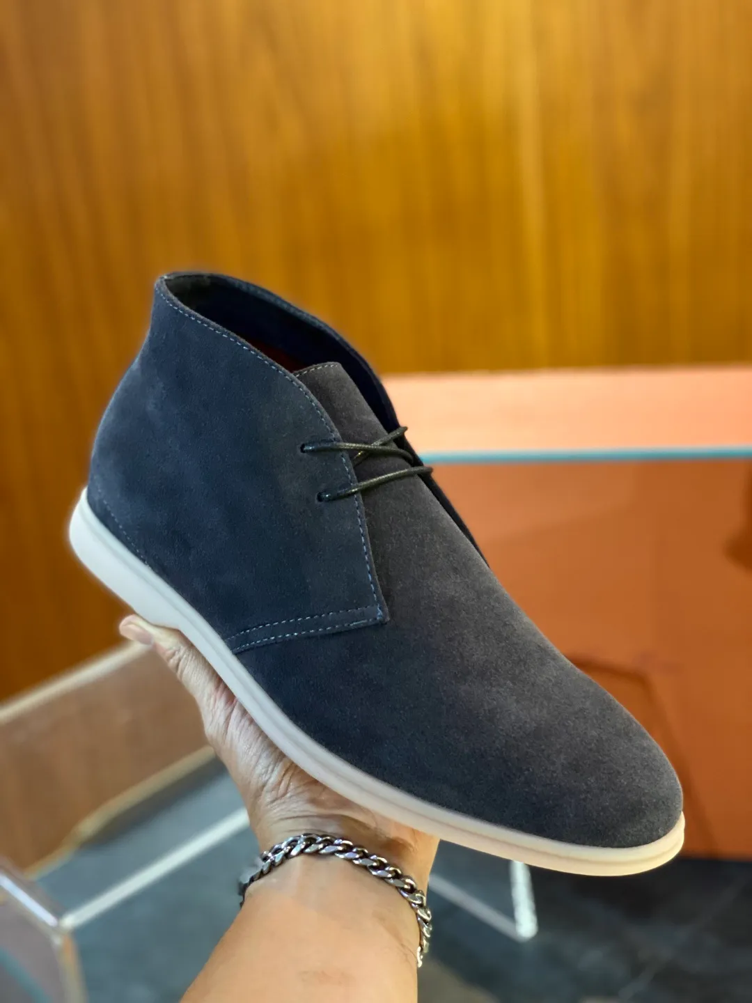 💰780 Loro Piana men's boots for autumn and winter ♞size; 39~46 The flexibility of first-layer cowhide returns to nature and feels the freedom and elegance in the city. A return to the original equestrian elegance aesthetics, Loro Piana is once again inspired by equestrianism this season, perfectly integrating freedom, elegance and functionality.
